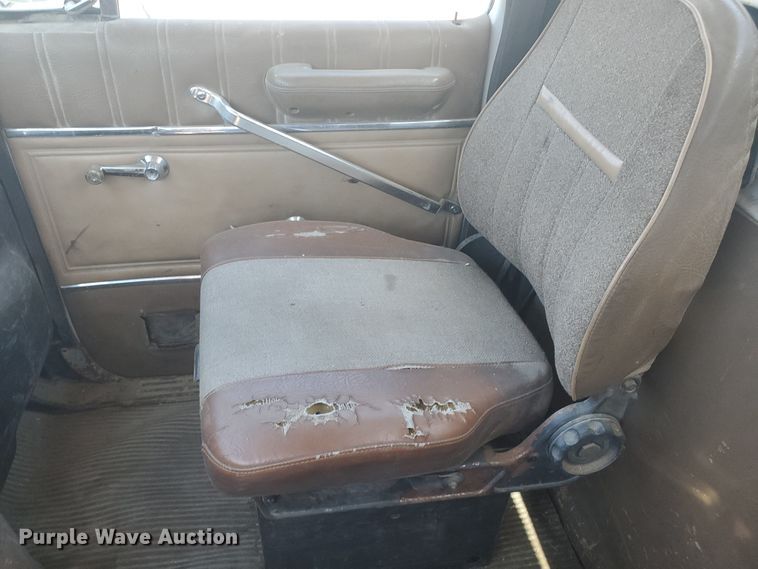 image for item DJ3124 1995 Ford L9000 AeroMax semi truck