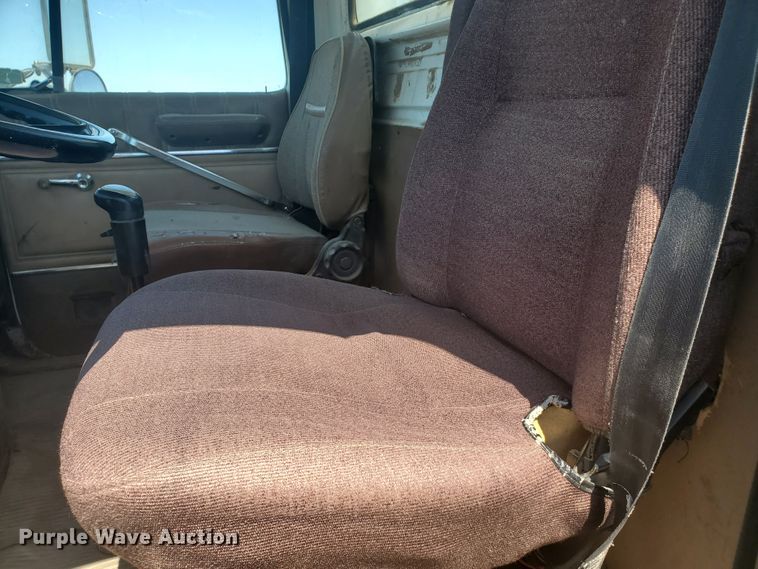 image for item DJ3124 1995 Ford L9000 AeroMax semi truck