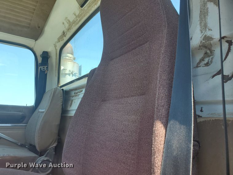 image for item DJ3124 1995 Ford L9000 AeroMax semi truck