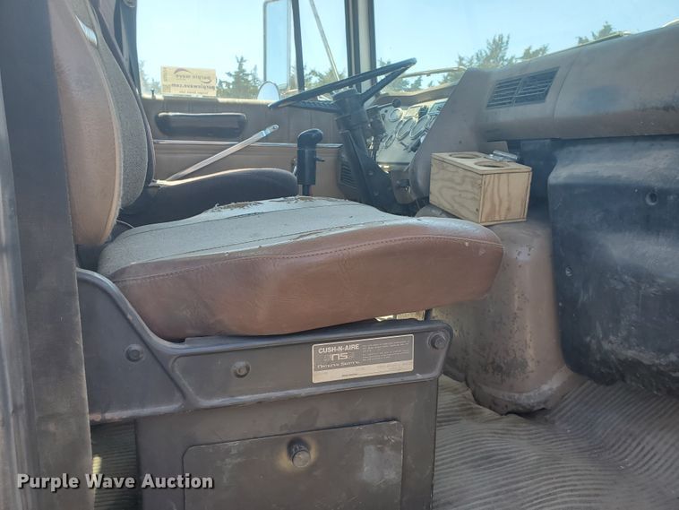 image for item DJ3124 1995 Ford L9000 AeroMax semi truck