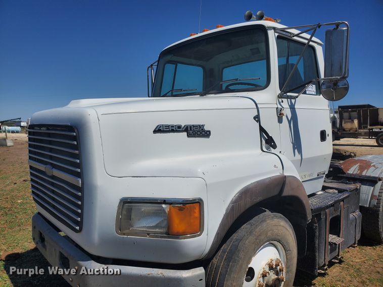 image for item DJ3124 1995 Ford L9000 AeroMax semi truck
