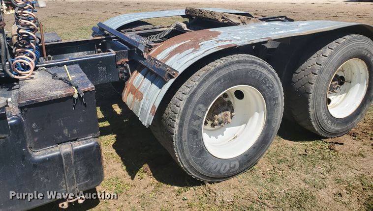 image for item DJ3124 1995 Ford L9000 AeroMax semi truck