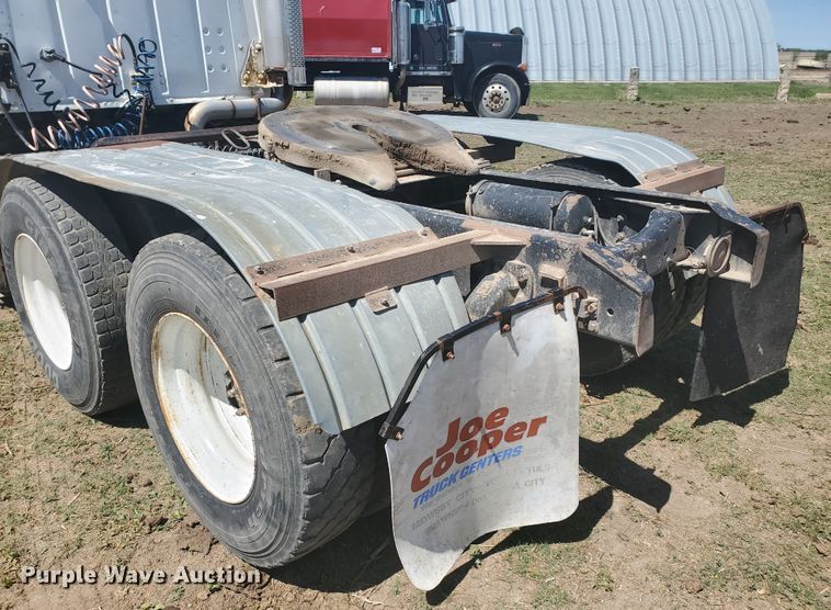 image for item DJ3124 1995 Ford L9000 AeroMax semi truck