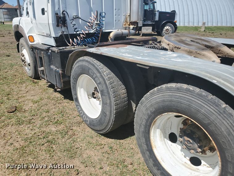 image for item DJ3124 1995 Ford L9000 AeroMax semi truck