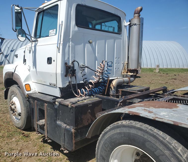 image for item DJ3124 1995 Ford L9000 AeroMax semi truck