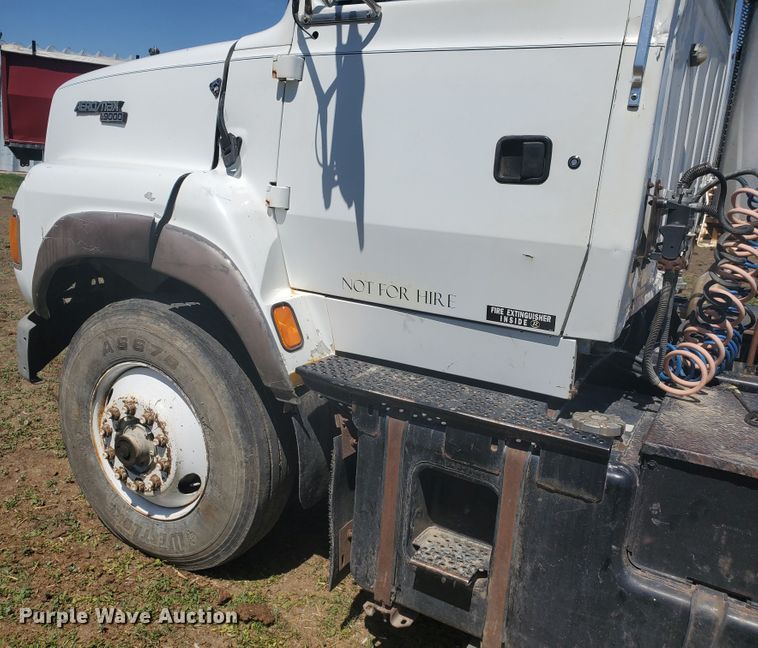 image for item DJ3124 1995 Ford L9000 AeroMax semi truck