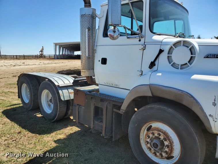 image for item DJ3124 1995 Ford L9000 AeroMax semi truck