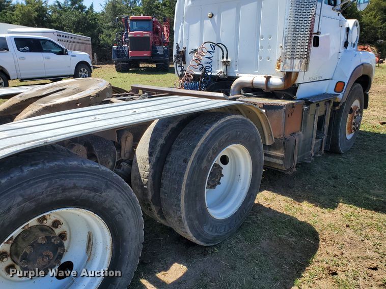 image for item DJ3124 1995 Ford L9000 AeroMax semi truck