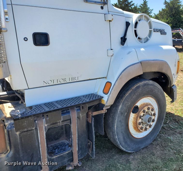 image for item DJ3124 1995 Ford L9000 AeroMax semi truck