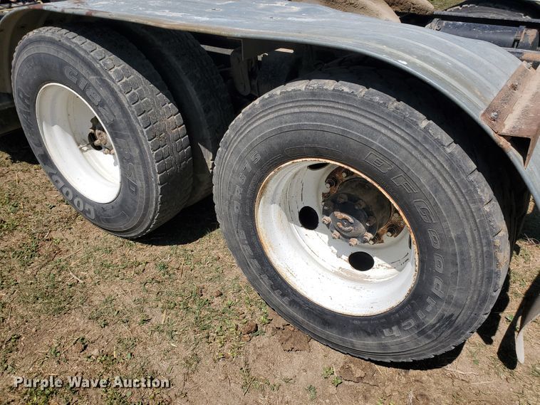 image for item DJ3124 1995 Ford L9000 AeroMax semi truck