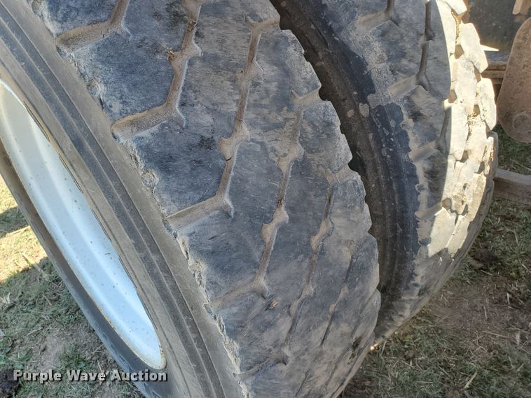 image for item DJ3124 1995 Ford L9000 AeroMax semi truck