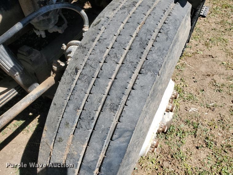 image for item DJ3124 1995 Ford L9000 AeroMax semi truck