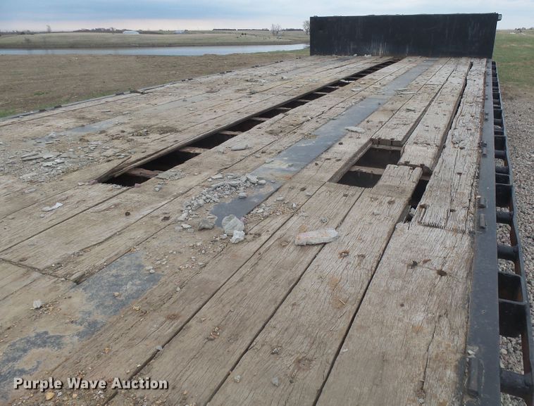 image for item EF9624 1998 Fontaine drop deck trailer