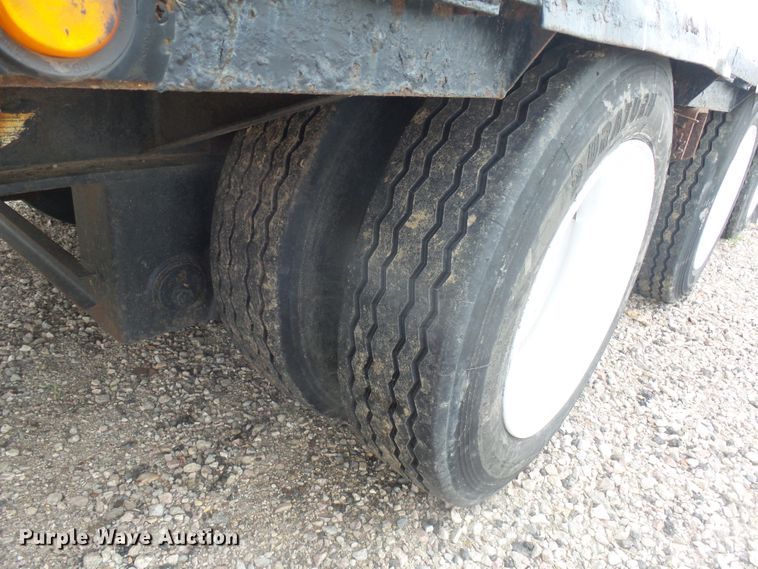 image for item EF9624 1998 Fontaine drop deck trailer