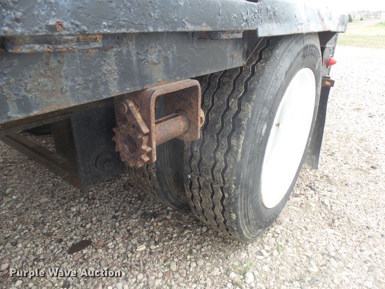 image for item EF9624 1998 Fontaine drop deck trailer