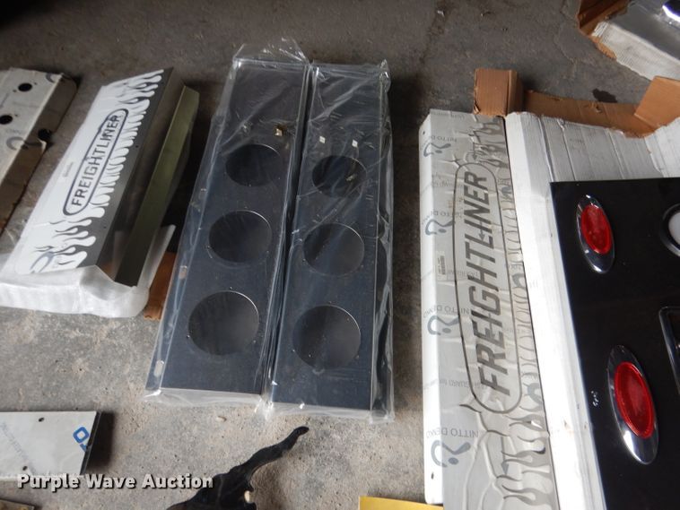 image for item FA9346 Truck parts