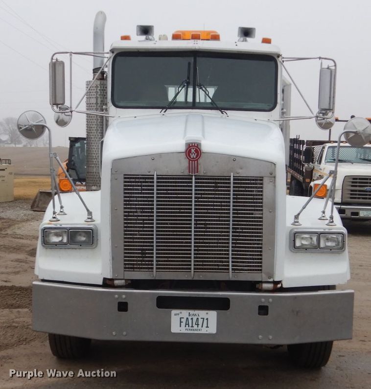 image for item FX9034 2000 Kenworth T800 semi truck