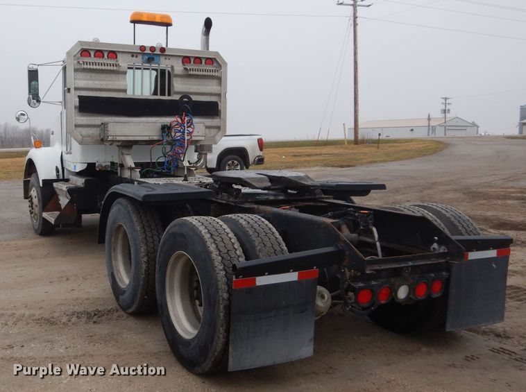 image for item FX9034 2000 Kenworth T800 semi truck