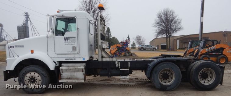 image for item FX9034 2000 Kenworth T800 semi truck