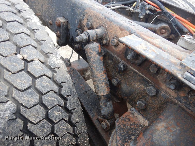 image for item FX9034 2000 Kenworth T800 semi truck