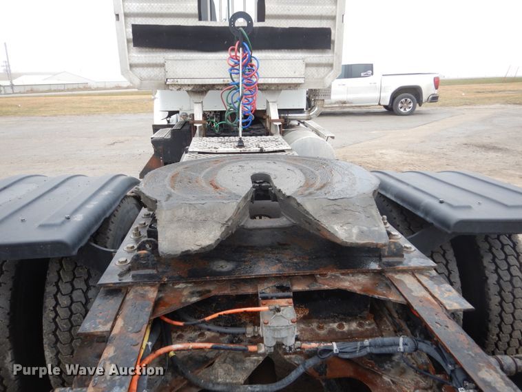 image for item FX9034 2000 Kenworth T800 semi truck