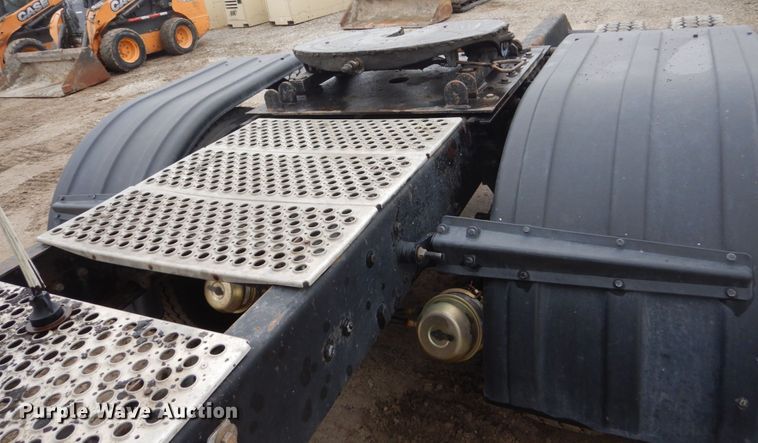 image for item FX9034 2000 Kenworth T800 semi truck