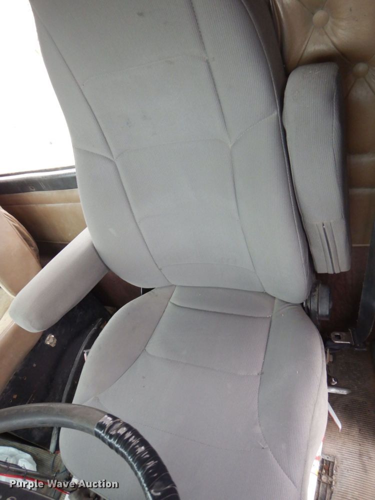 image for item FX9034 2000 Kenworth T800 semi truck