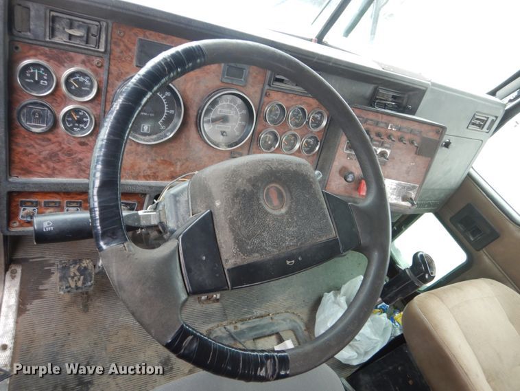 image for item FX9034 2000 Kenworth T800 semi truck