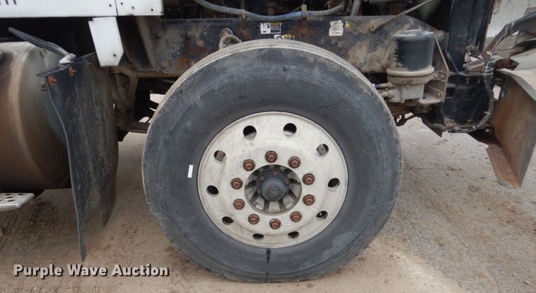 image for item FX9034 2000 Kenworth T800 semi truck