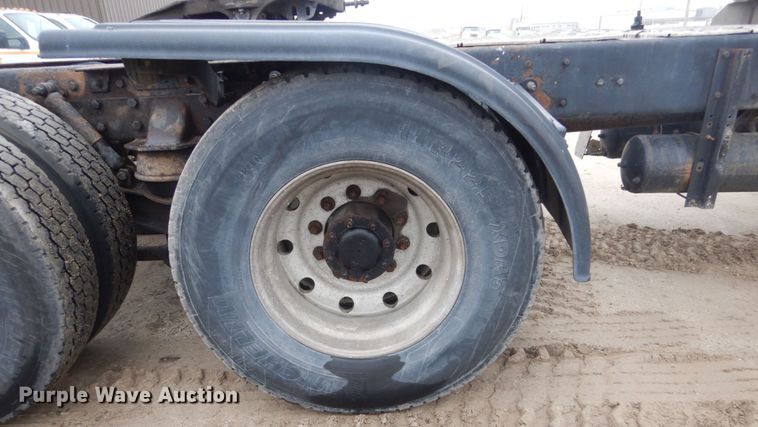 image for item FX9034 2000 Kenworth T800 semi truck