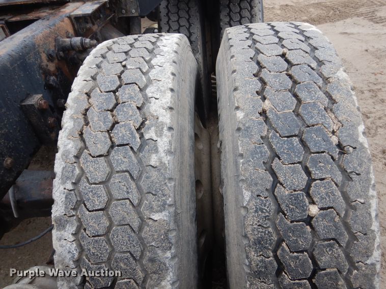 image for item FX9034 2000 Kenworth T800 semi truck