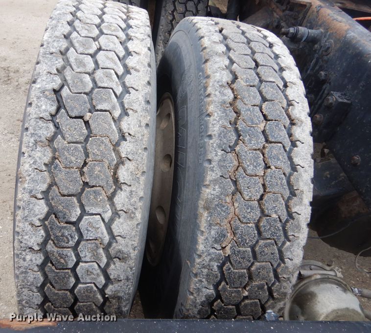 image for item FX9034 2000 Kenworth T800 semi truck