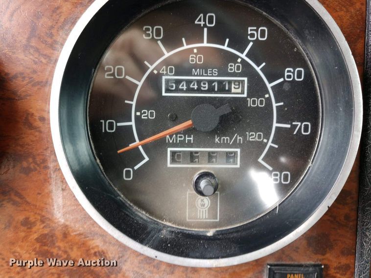 image for item FX9034 2000 Kenworth T800 semi truck