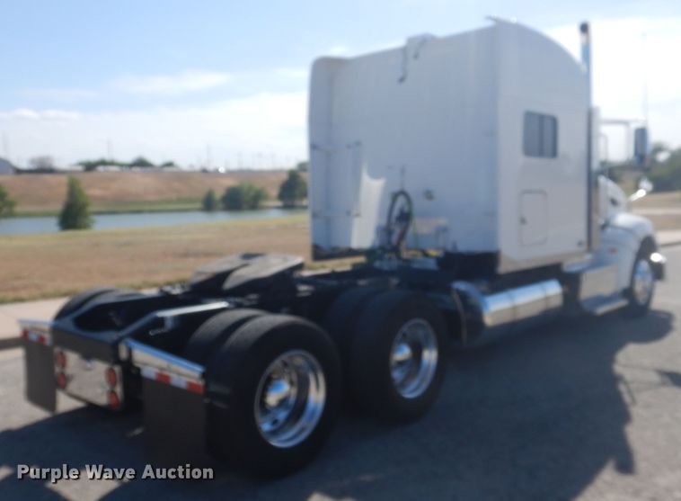 image for item GE9394 2012 Peterbilt 386 semi truck