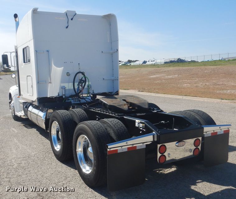 image for item GE9394 2012 Peterbilt 386 semi truck