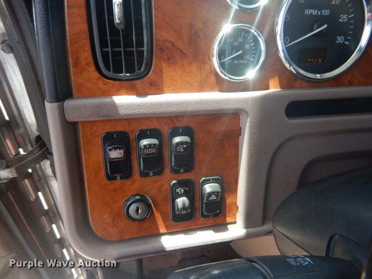 image for item GE9394 2012 Peterbilt 386 semi truck