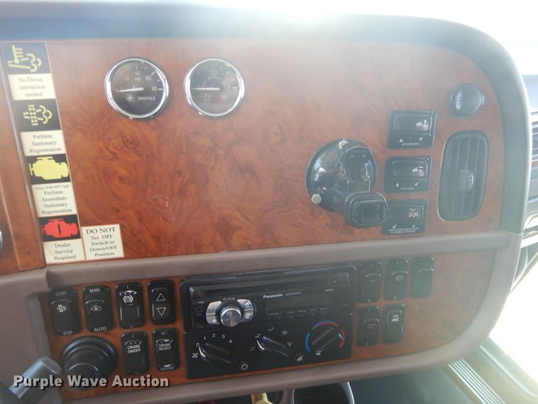 image for item GE9394 2012 Peterbilt 386 semi truck