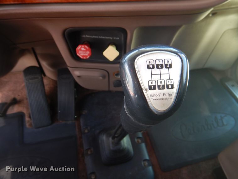 image for item GE9394 2012 Peterbilt 386 semi truck