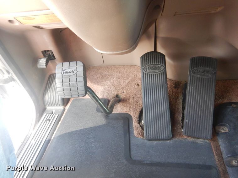 image for item GE9394 2012 Peterbilt 386 semi truck