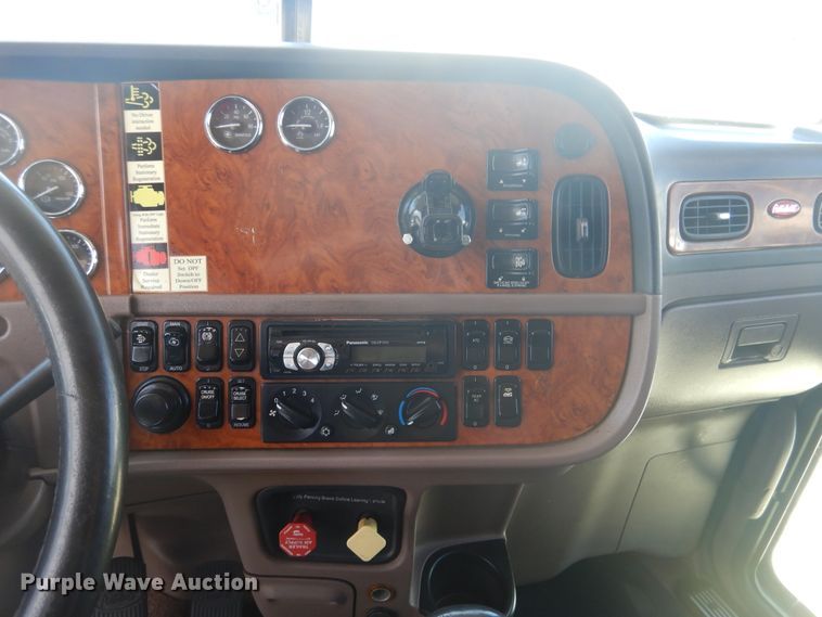 image for item GE9394 2012 Peterbilt 386 semi truck