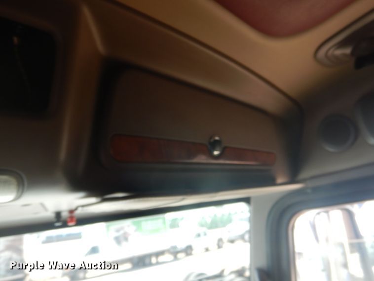 image for item GE9394 2012 Peterbilt 386 semi truck