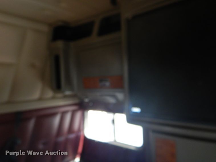 image for item GE9394 2012 Peterbilt 386 semi truck