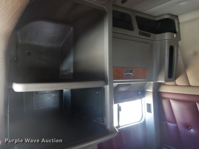 image for item GE9394 2012 Peterbilt 386 semi truck