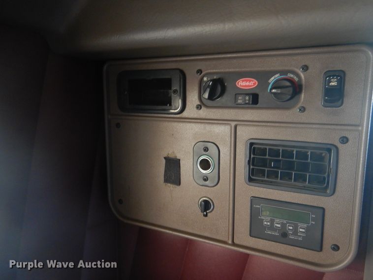 image for item GE9394 2012 Peterbilt 386 semi truck