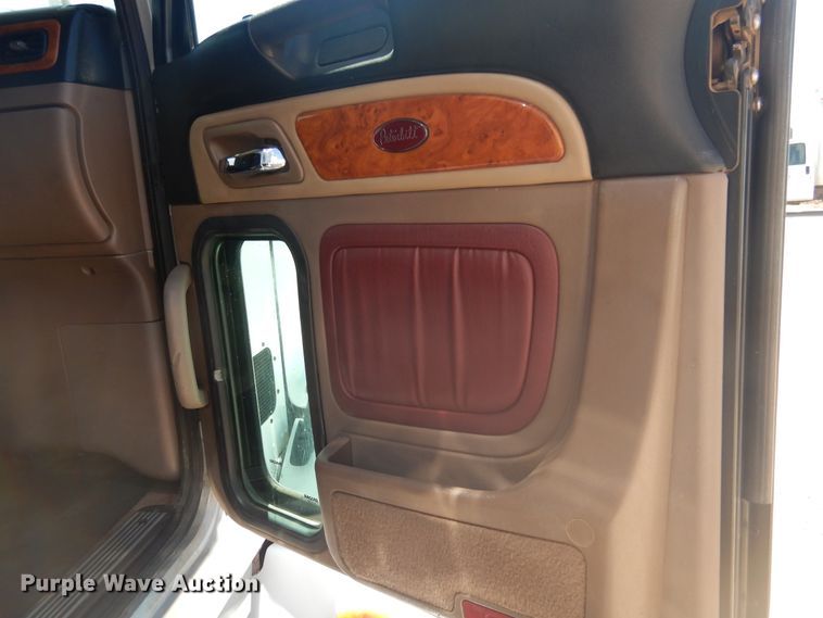 image for item GE9394 2012 Peterbilt 386 semi truck