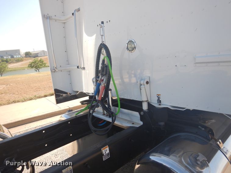 image for item GE9394 2012 Peterbilt 386 semi truck