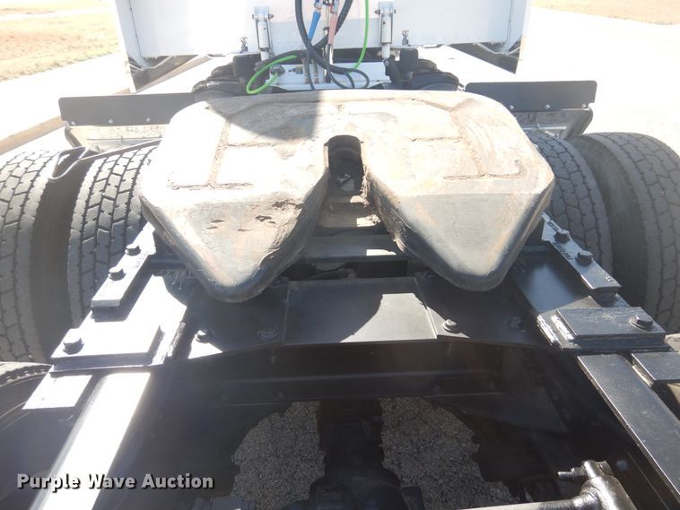 image for item GE9394 2012 Peterbilt 386 semi truck