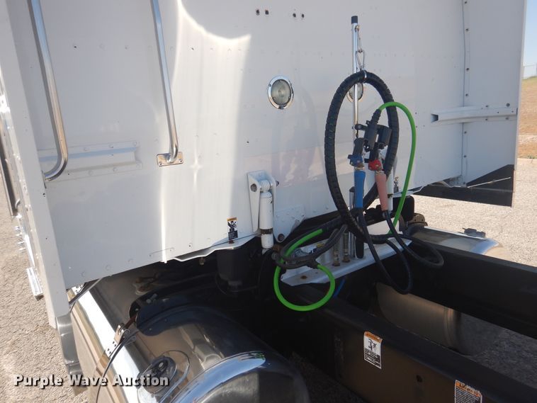 image for item GE9394 2012 Peterbilt 386 semi truck