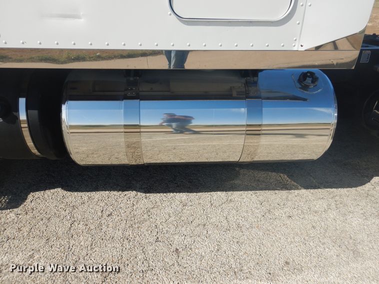 image for item GE9394 2012 Peterbilt 386 semi truck