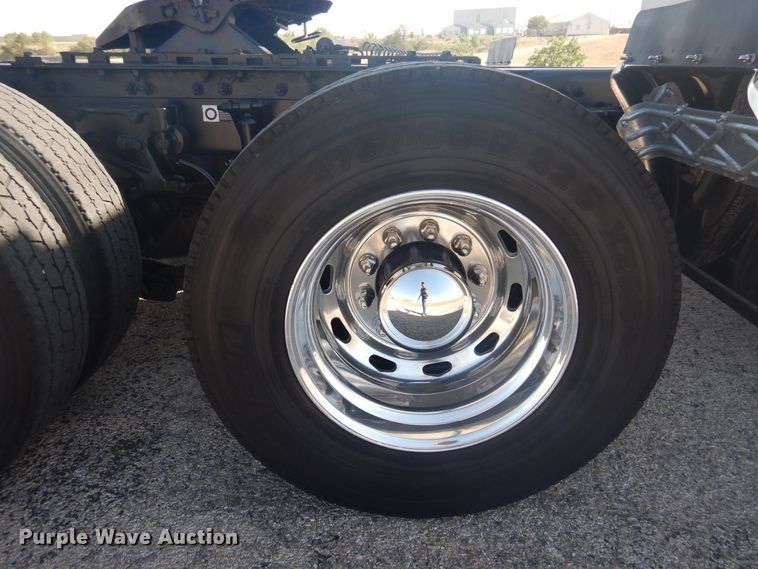 image for item GE9394 2012 Peterbilt 386 semi truck